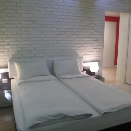 Shishkova 3 Apartment *