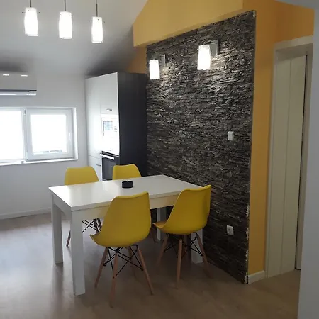 Apartment Shishkova 3 *